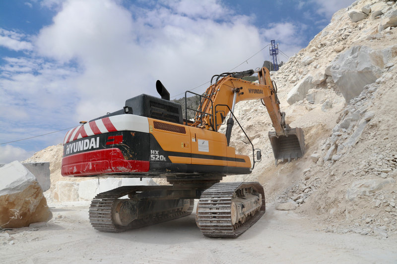The Italian Job! Hyundai HX520L takes the leading role at Tuscan marble quarry